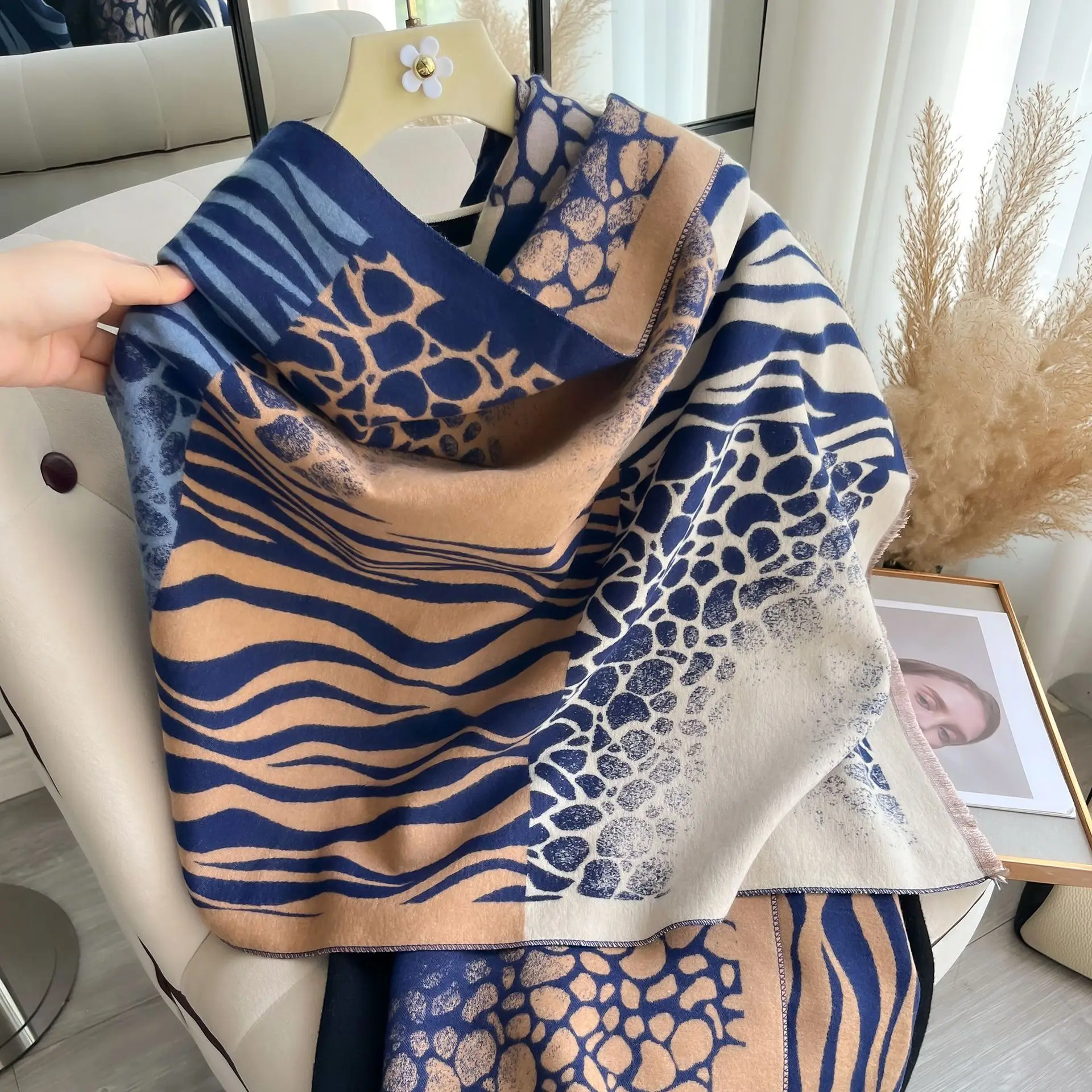 

Zebra Pattern Cashmere Scarf Color-matching Fashion Shawl Commuter Travel Warm Cape Female Cape 185x65cm New 245x65cm