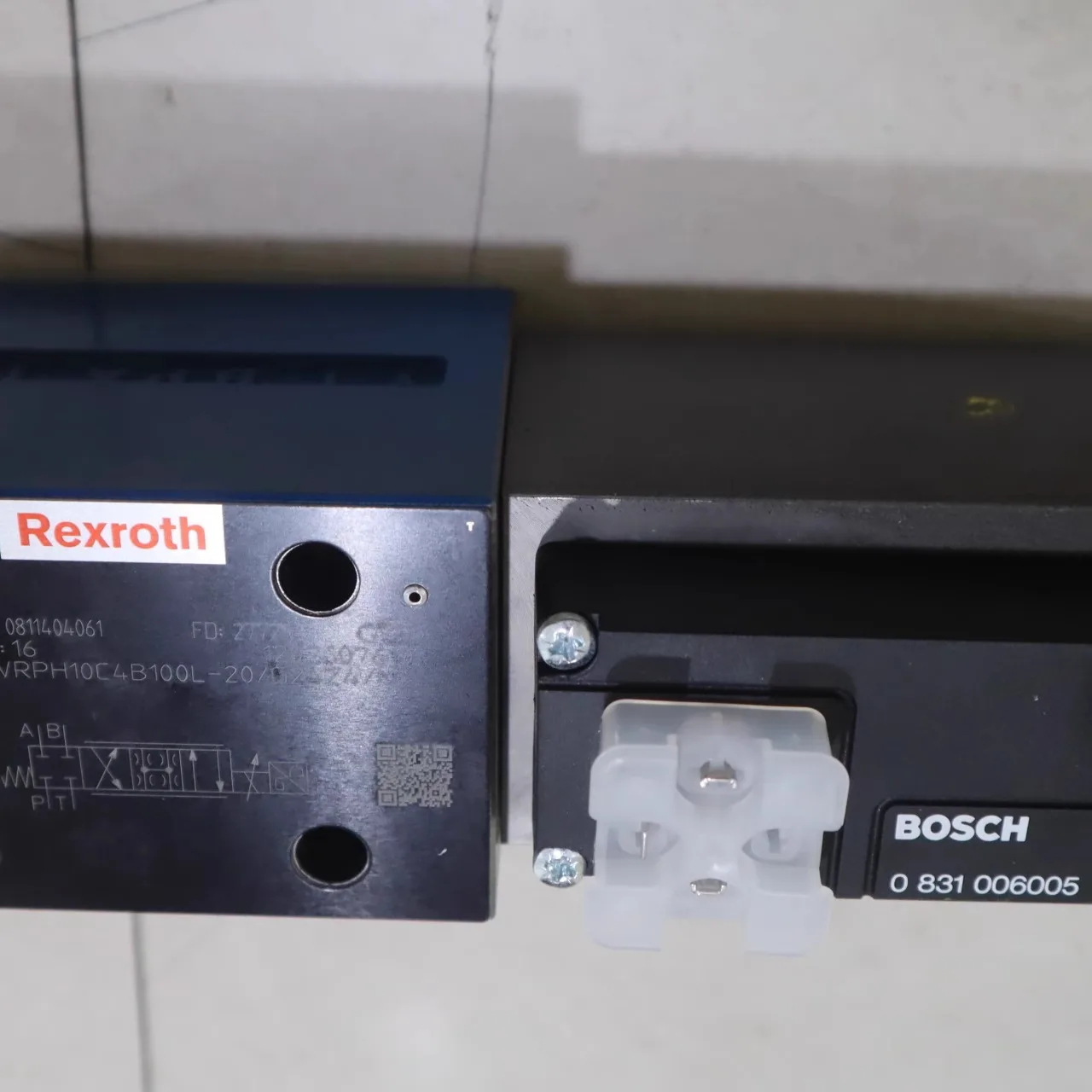 0811404061 4WRPEH10C4B100L-20/G24Z4/M German Rexroth REXROTH Proportional Valve