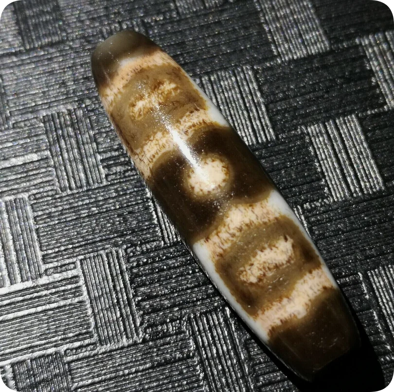 Magic Tibetan Old Agate special Dapeng bird Cinnabar Totem dZi Bead 13*47mm C013