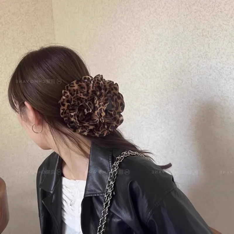 フルバックヘッドヘアクリップ,ヒョウ柄のフラワーヘアピン,用途の広いファッション,サメの形,ヘアアクセサリー,デザイン