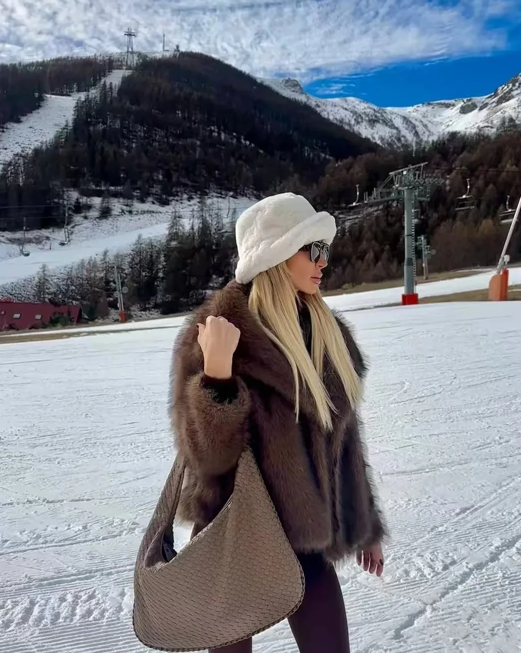 

New Autumn Winter Fox Fur Coat Thickened Fluffy Fur Jacket European American Celebrity Faux Fur Women's Plush Overcoat