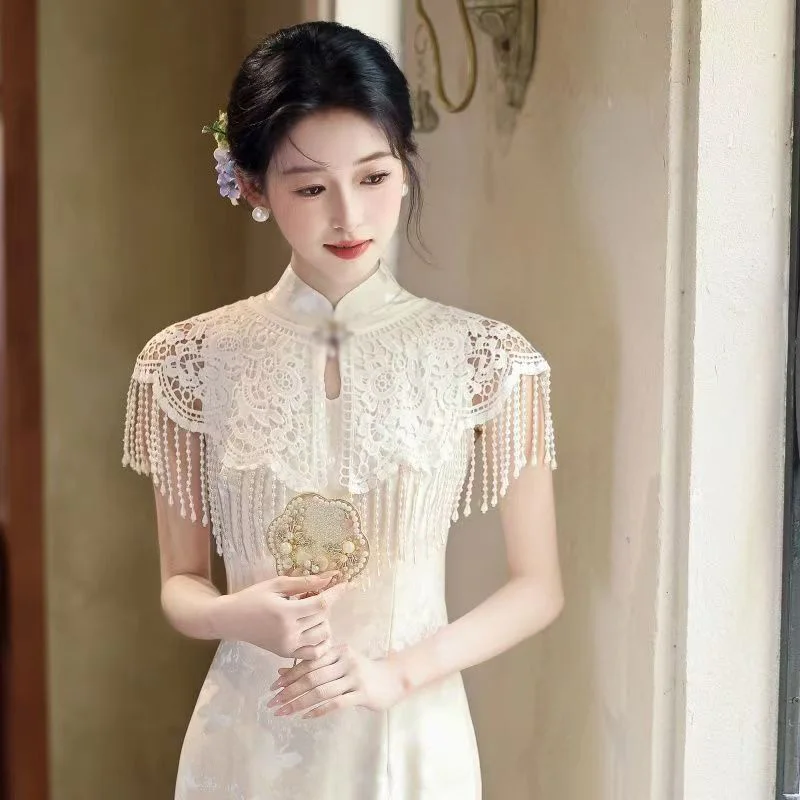 Bridal Wedding Lace Cloud Shoulder Shawl with Beaded Tassels and Hollow Floral Design, Chinese Style Travel Photography Daily Cheongsam Shoulder Cover Accessory