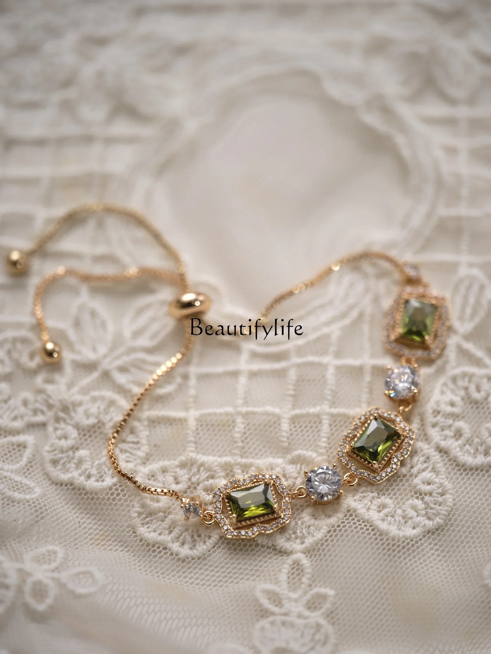 

Retro Exquisite Micro Inlaid Zircon Super Flash Olive Green Niche Design Non-Collision Bracelet