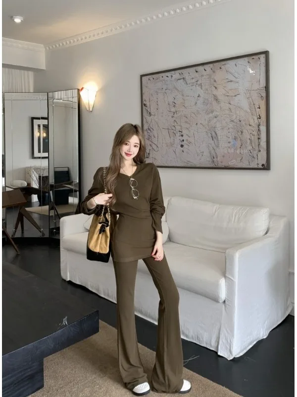 

Женский повседневный вязаный комплект с длинным рукавом, весна 2026, новый стиль, бархатные брюки с высокой талией, комплект из двух предметов, модный ансамбль