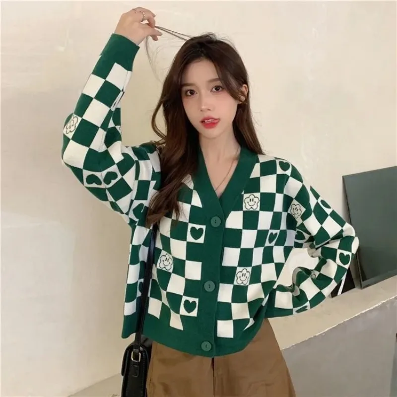 V-neck Checkerboard Sweater Jacket for Women in Autumn Design Loose Short Long-sleeved Cardigan Knit Top