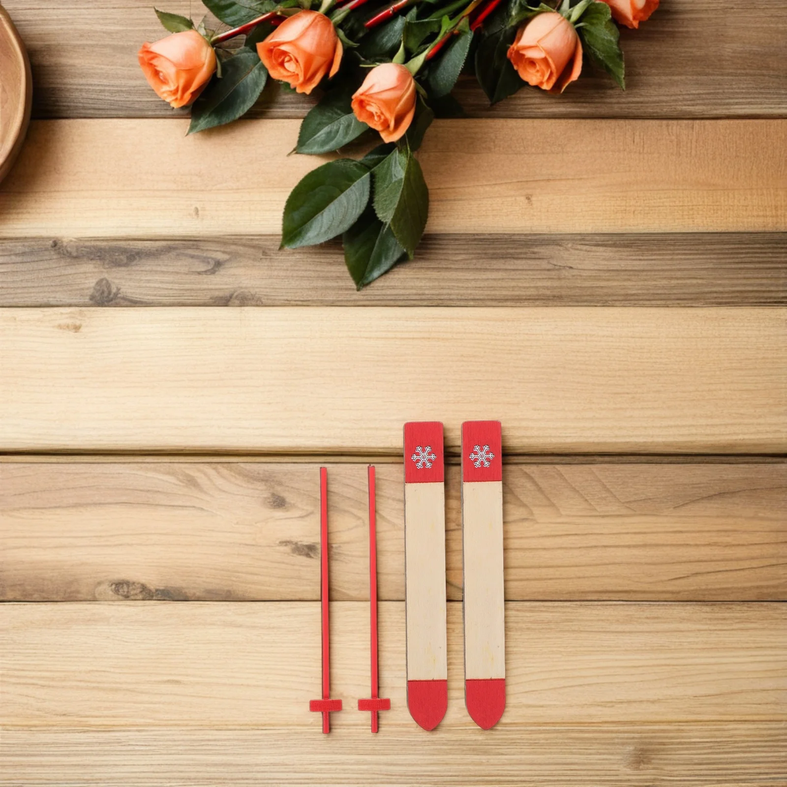 4-teiliges Miniatur-Holzskier-Set mit Stöcken für Kinder, Winter-Sport, Weihnachtsdekoration, Puppenhaus, Feiertagszubehör-Set