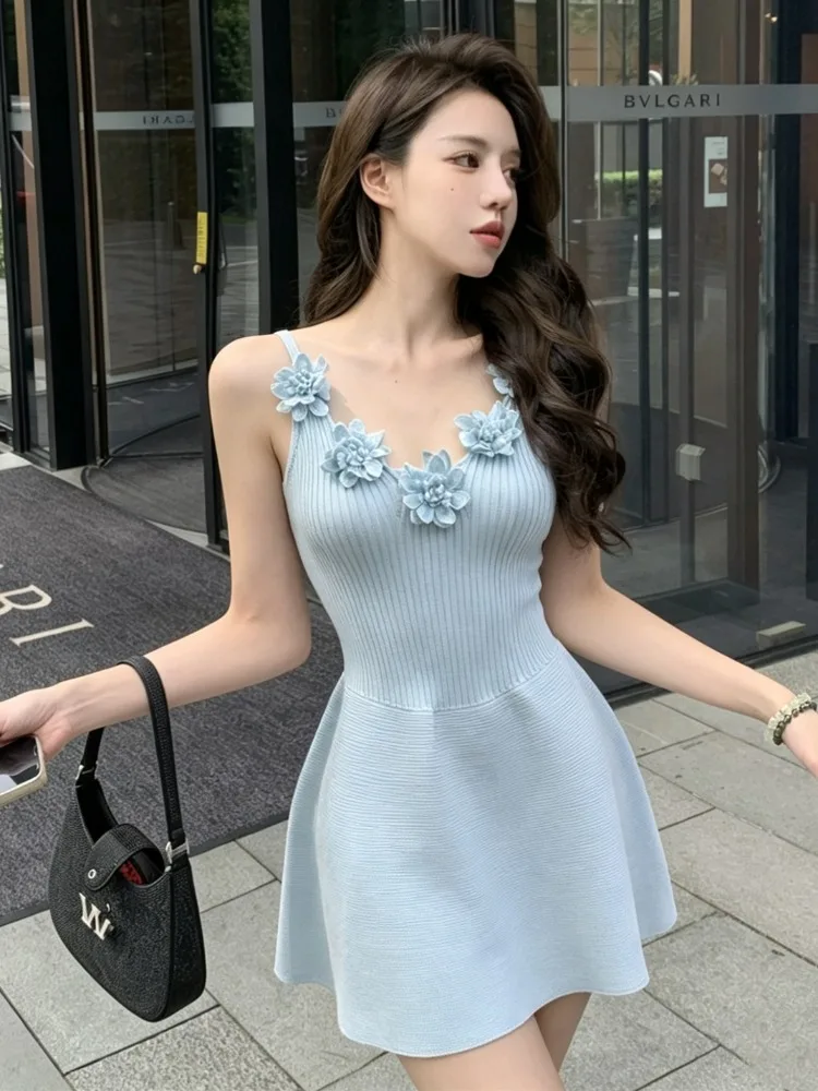 

Elegant V-Neck Tassel Strap Dress Women's Slim Fit Summer New Style Short Skirt Gentle Atmosphere Three-Dimensional Flower
