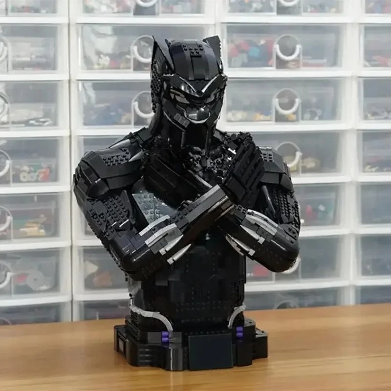 

Новый набор из 2925 деталей: Модель-бюст Черного Леопарда (по мотивам фильма), конструктор-головоломка DIY для творчества, детская игрушка, подарок на день рождения 76215