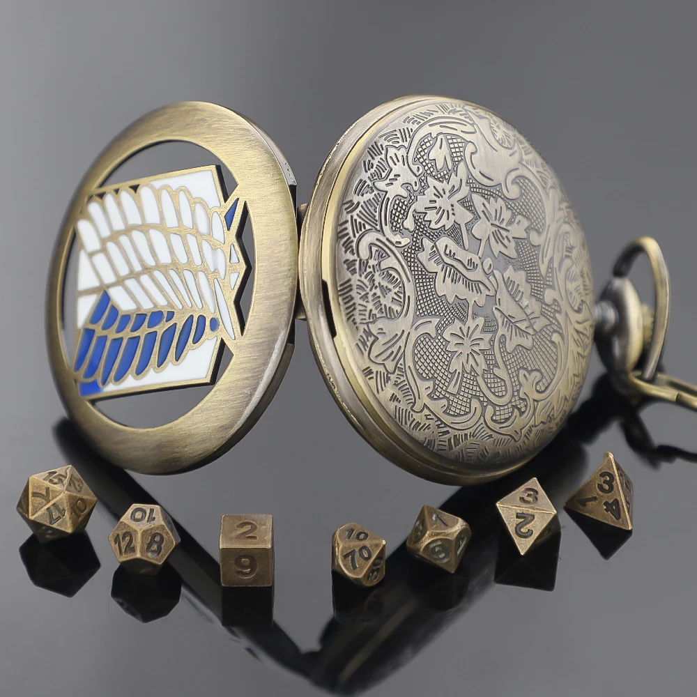 أنيمي هجوم على تيتان DND النرد مجموعة ساعات الجيب حالات مع 39 سنتيمتر سلسلة ساعة جوفاء والعتاد ساعة جيب DND النرد الهدايا مجلس لعبة