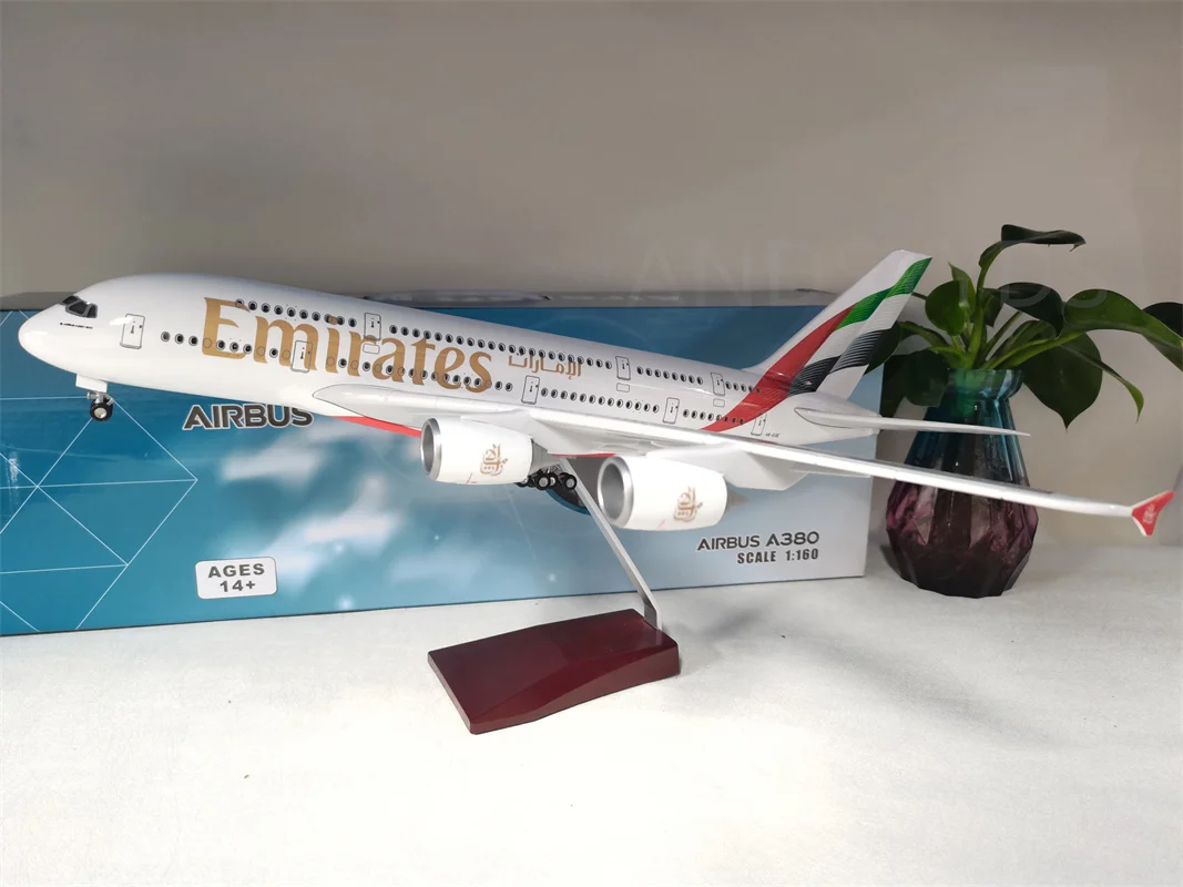 A380 47CM Scale New Emirates Airplane Model with LED Lights, Highly Simulated Resin Material birthday gift collection ornaments