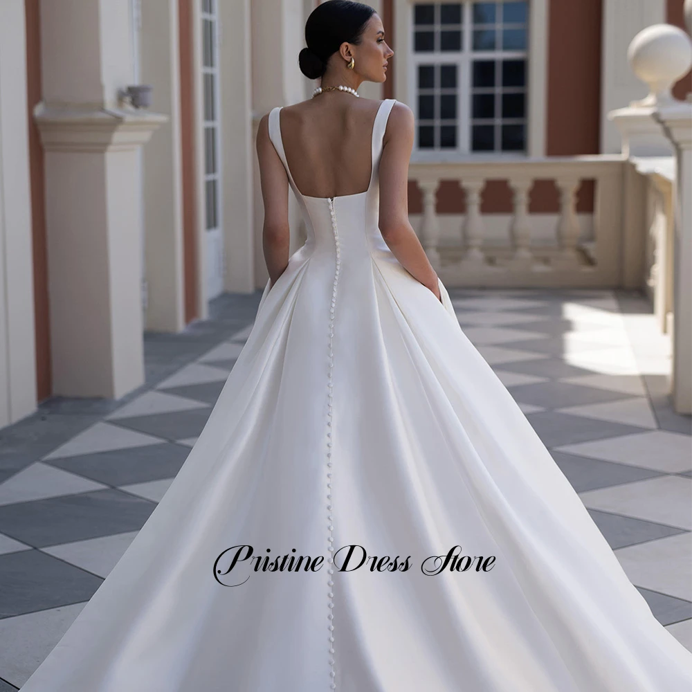 New White Satin Sleeveless Wedding Dress Elegant Sweetheart Square Collar Bridal Gowns with Button Zipper Back Customized