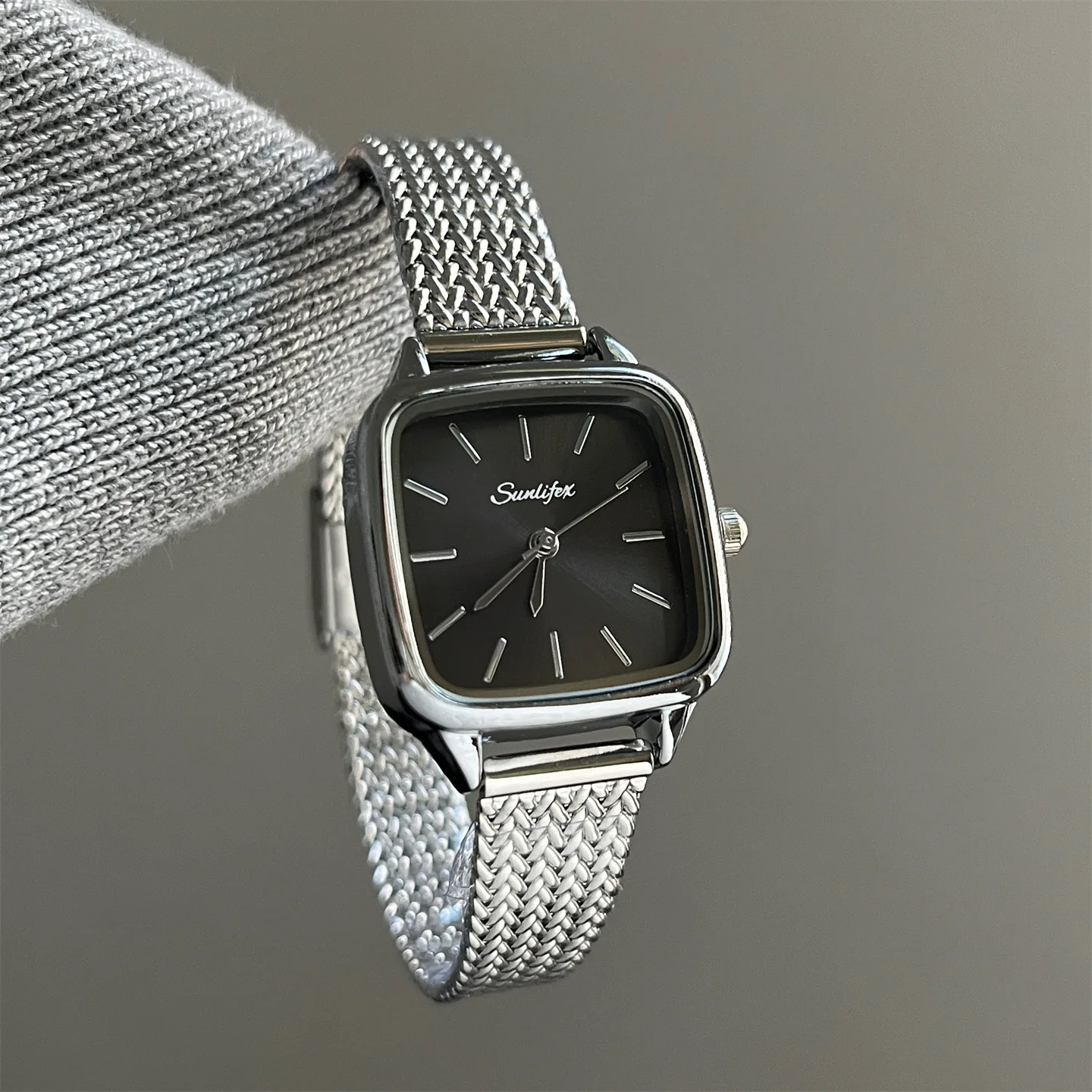 ساعة كوارتز كلاسيكية للنساء، أنيقة وفاخرة، مينا مربعة صغيرة، ساعة يد نسائية رائعة، اختيار راقي.