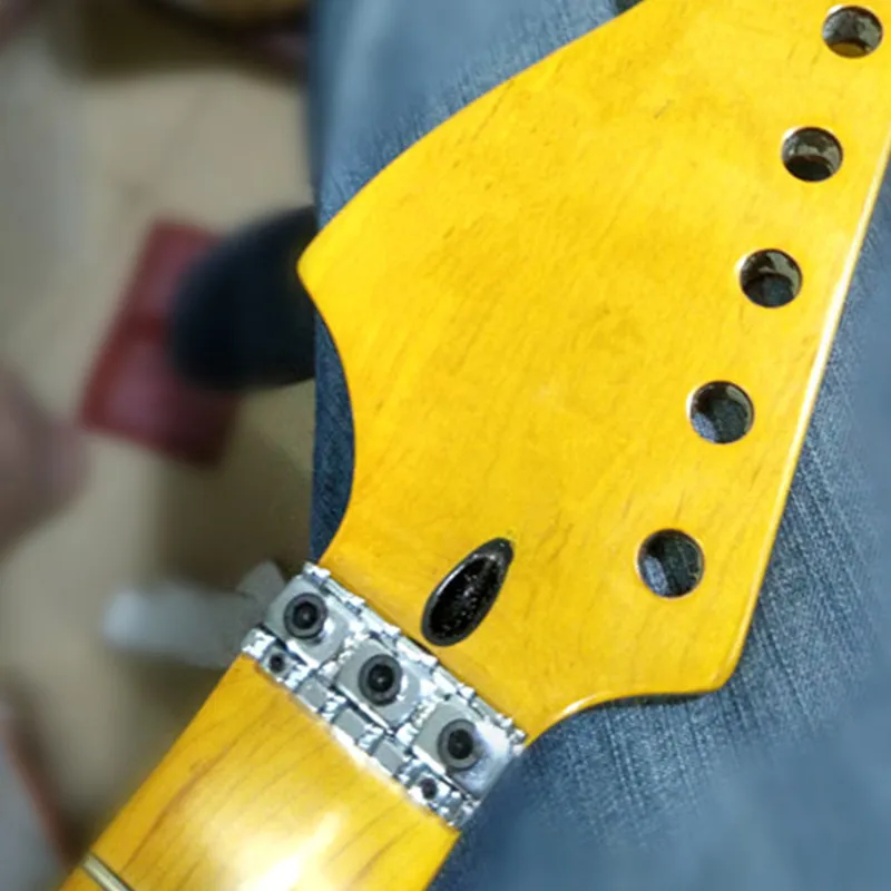 22-Bund-E-Gitarrenhals mit umgekehrter, großer Kopfplatte aus Ahorn, Ahorn-Skalpellgriffbrett, Musikinstrumentenzubehör – Detail 1