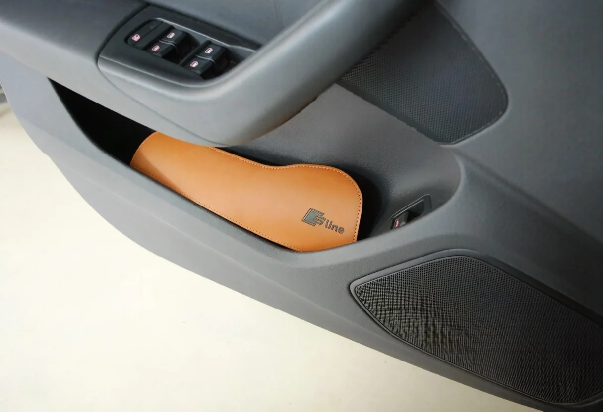 

Custom Fit Leather Door Pocket Inserts Liners Mats for Audi Q3