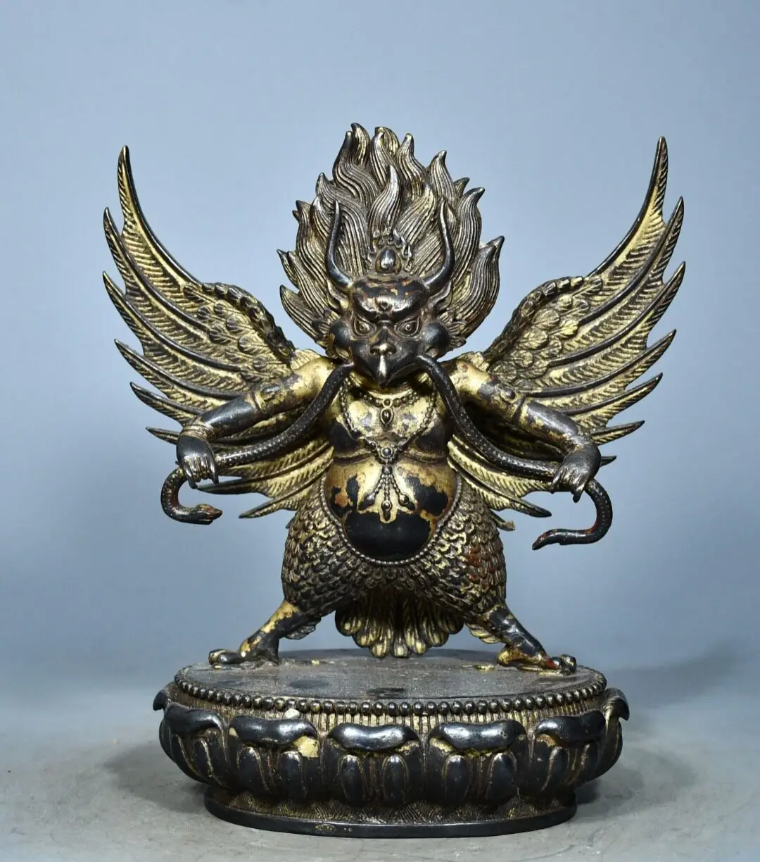 Tibetan brass Liu Tujin Dapeng golden-winged bird Buddha statue ornament, Jiatang incense case, offering Buddha statue ornament
