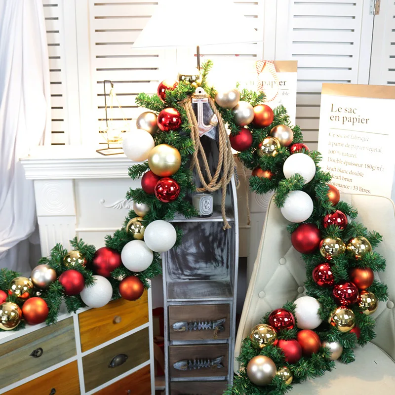 

Christmas Large 2.7m Christmas Rattan Arrangement Pendant