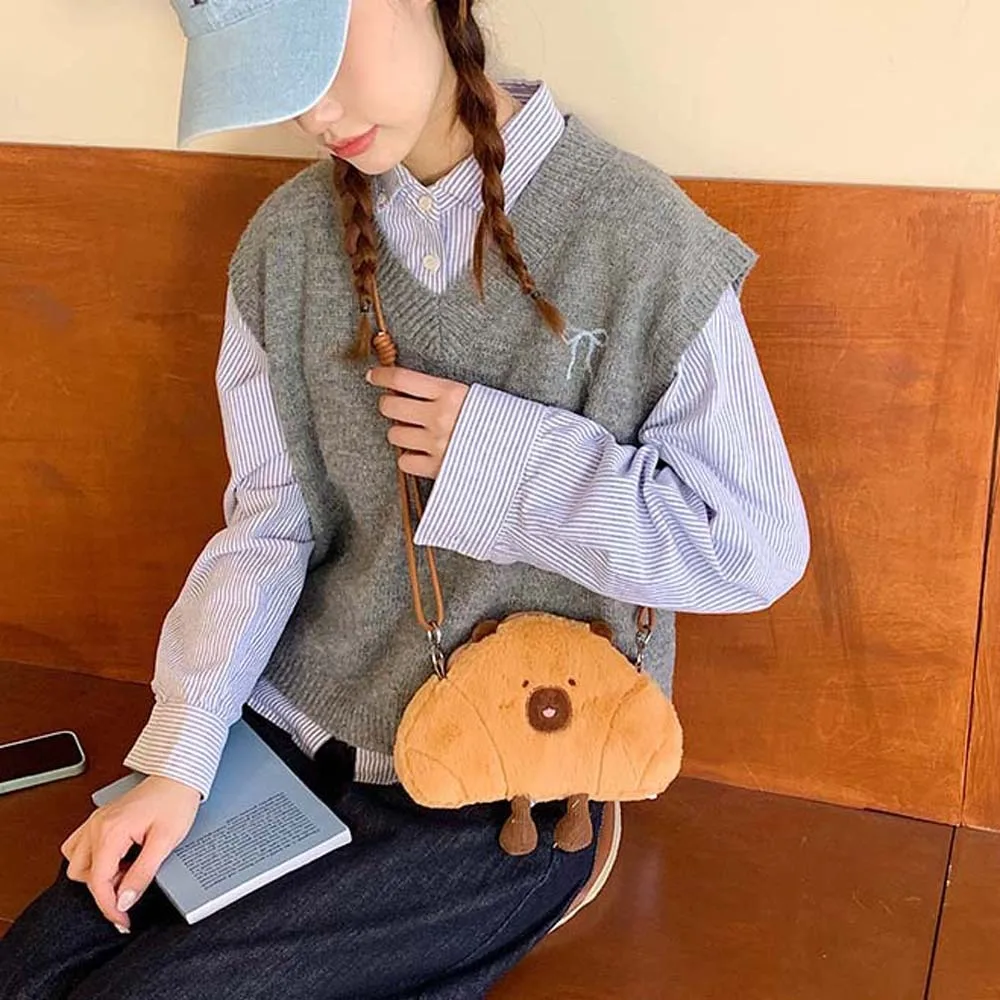 

Милая сумка через плечо с капибарой и хлебом, большая вместительная мягкая плюшевая сумка через плечо с круассанами, легкая пушистая креативная сумка с героями мультфильмов