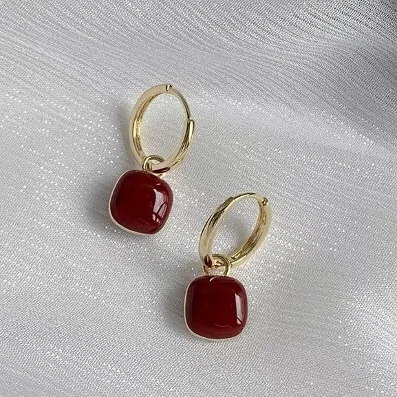 Темпераментные-двусторонние-красные-квадратные-серьги-с-пряжкой-для-ушей-универсальные-легкие-роскошные-серьги-высокого-класса