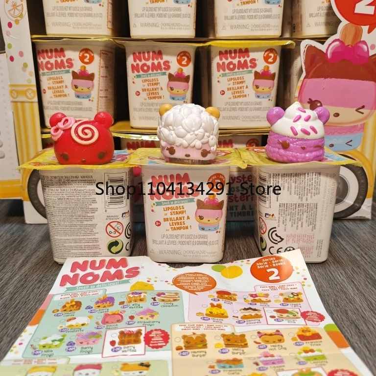 الأصلي MGA Num Noms رائحة لذيذة جدا المعطرة سلسلة 2 حزم غامضة ملمع الشفاه أو ختم Kawaii مفاجأة لعب للفتيات هدية
