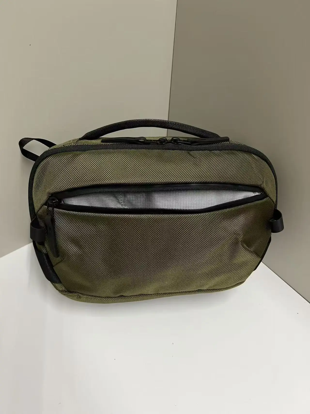 Bolso Bandolera Day Sling 4 Max de Nailon X-Pac de 6L, Gran Capacidad, Resistente al Agua, Elegante, Bolso Cruzado, Bolso de Pecho, Bolso Mensajero, Duradero