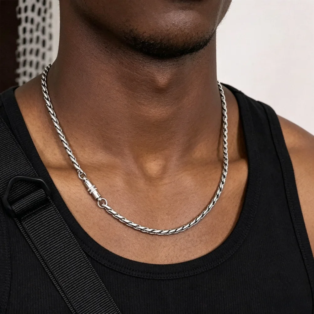 Hip-Hop-Herren-Halskette aus Edelstahl mit Retro-Magnetverschluss, modischer, lichtbeständiger Pullover-Halskette – Detail 2