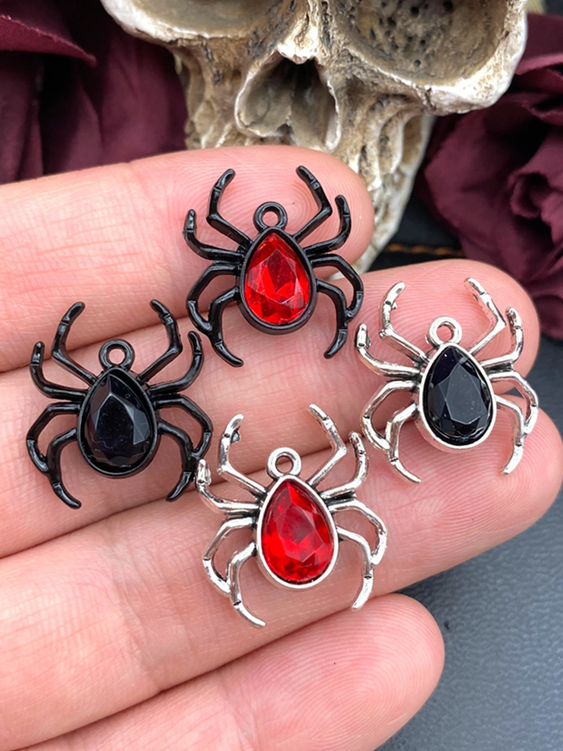 10 Stück blutroter Spinnen-Anhänger, gotischer Tarantel-Anhänger, Wicca, Hexenartig, gruselig süß, Halloween, handgefertigtes Schmuckzubehör