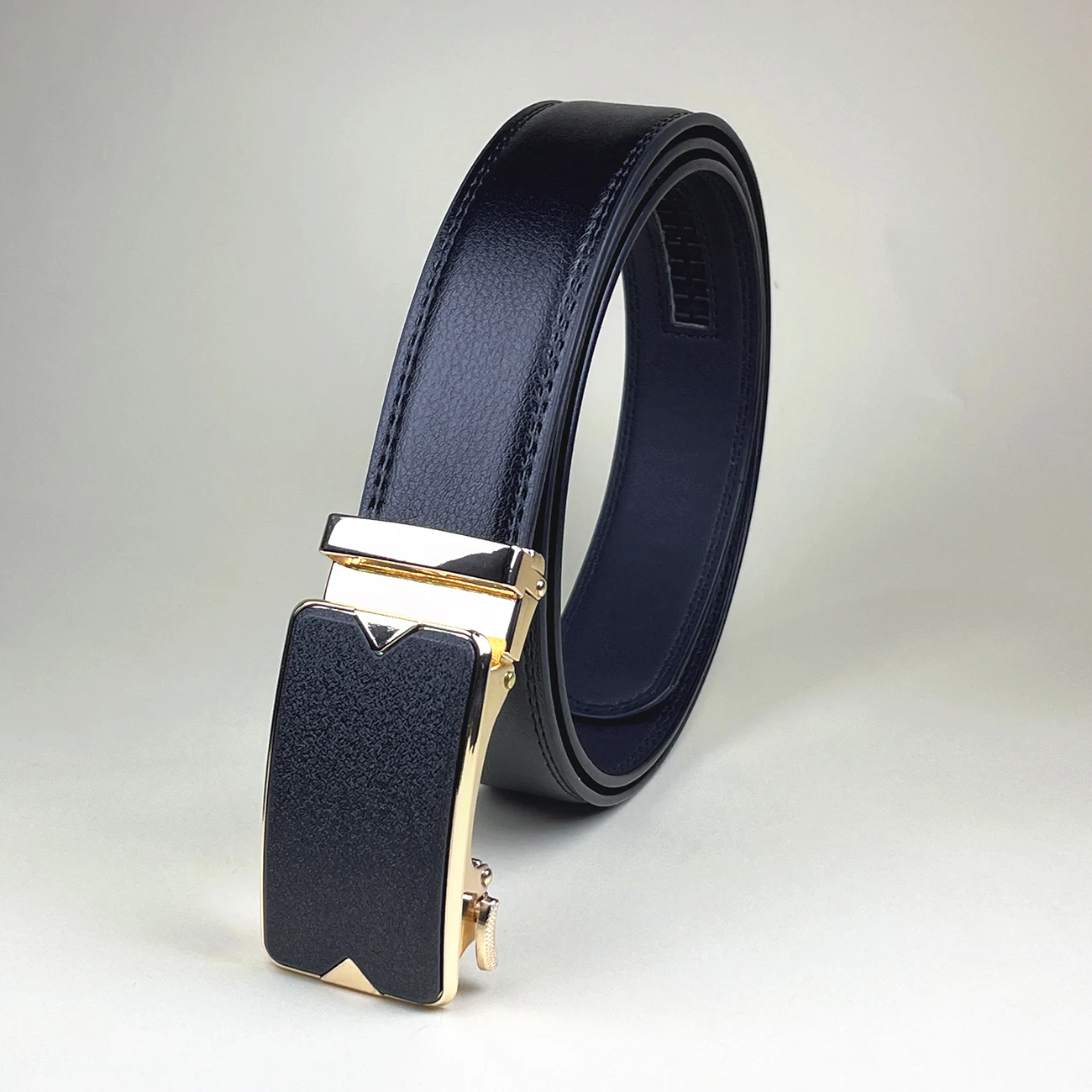 남성 하이 엔드 가죽 자동 버클 허리 벨트 패션 트렌드 비즈니스 캐주얼 바지 벨트 합금 소재 통근 스타일