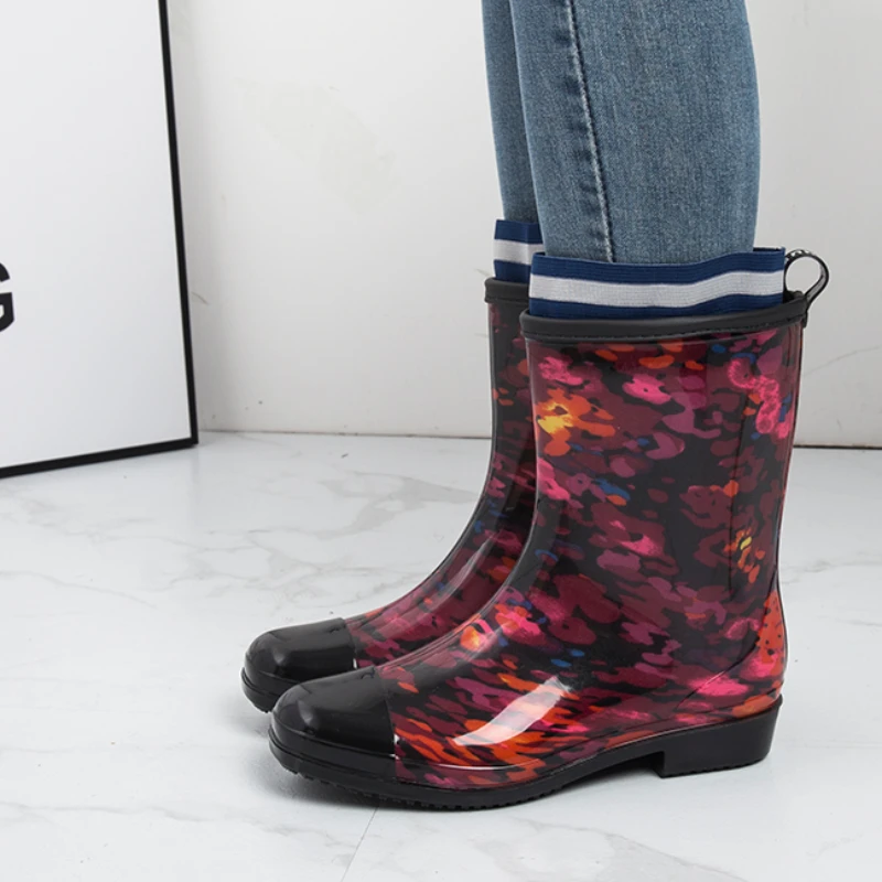 

Fleece Lined Insulated High Quality Rain Boots for Women Printed Non Slip Mid Calf Waterproof Winter Covers for Female Students