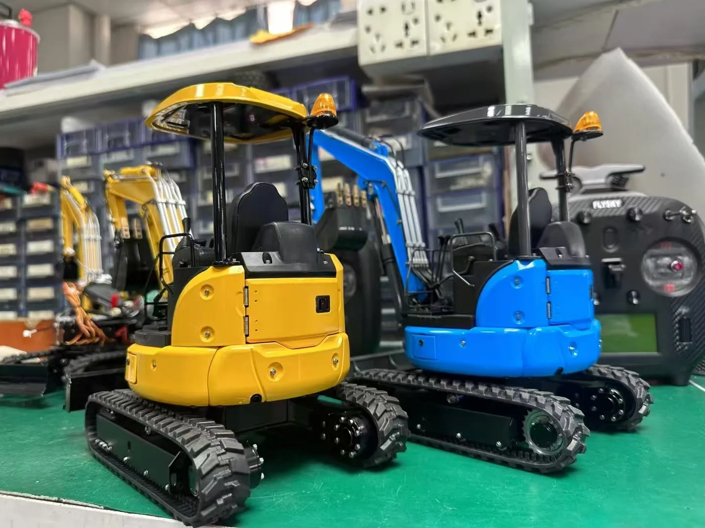 ใหม่ LESU PC30 Mini Digger RC รถขุดไฮดรอลิก 1/14 Scale วิทยุควบคุมวาล์ว 6 ทิศทางโลหะ Miniature รถของเล่น