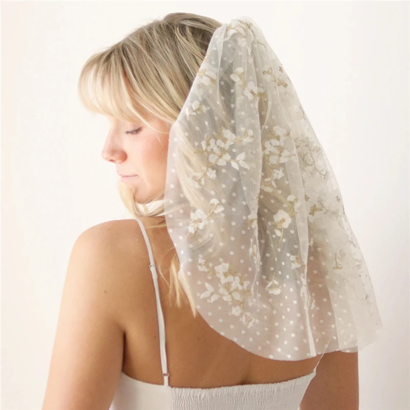 

Off White Dots Embroidered Floral Bridal Veils Cathedral Long Short Wedding Accessories With Comb For Brides Unique