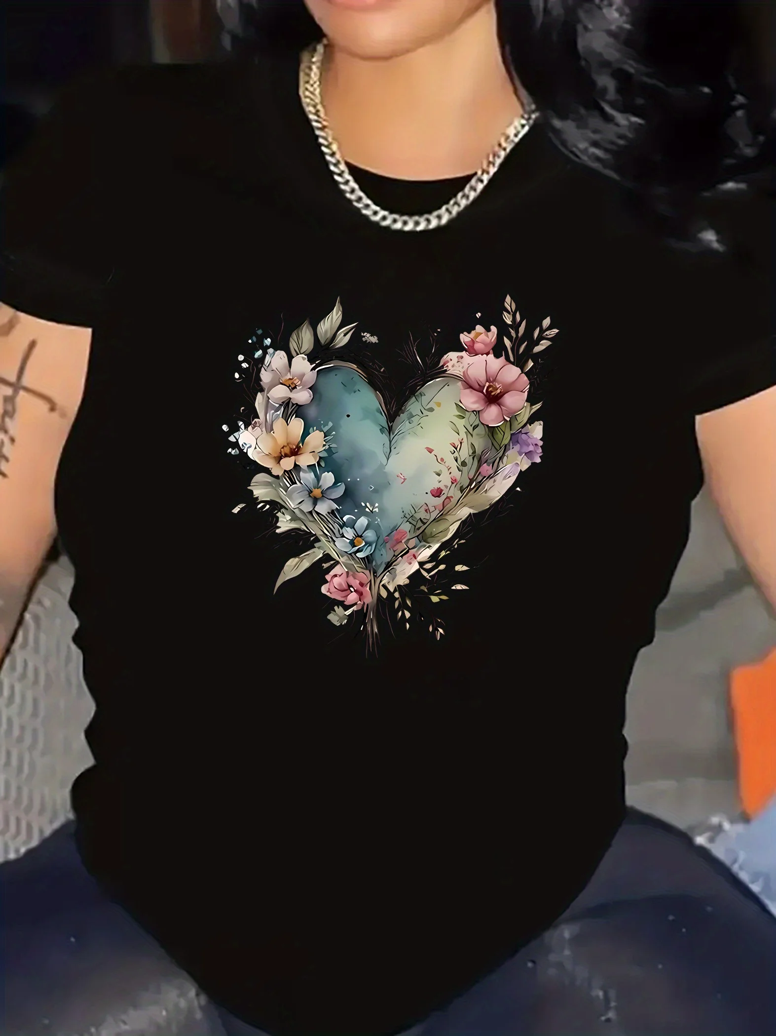 تي شيرت نسائي كاجوال بطبعة جرافيك على شكل قلب مزين بالزهور - قميص علوي قابل للتمدد برقبة دائرية وأكمام قصيرة، قابل للغسل في الغسالة لجميع المواسم #2