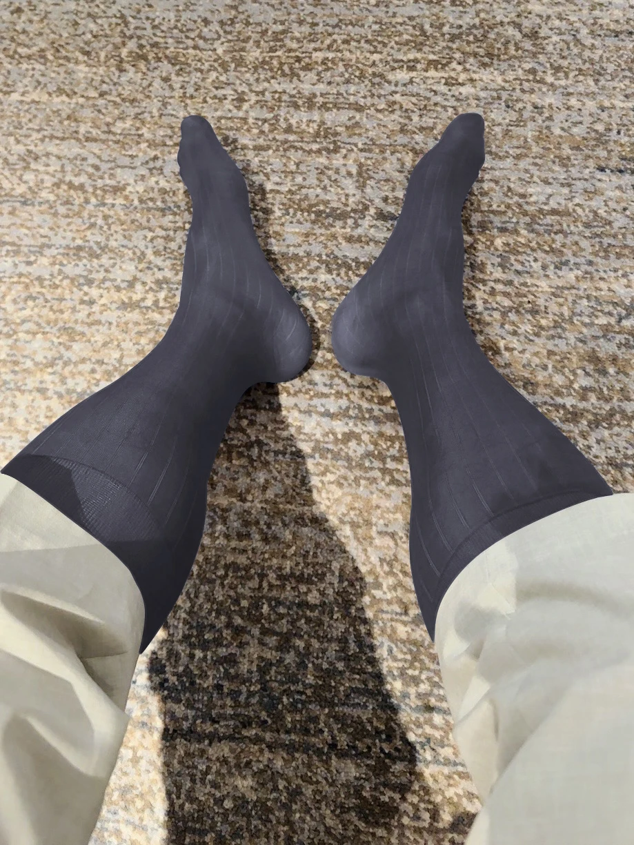 Transparente, vertikal gestreifte Socken für Herren, dünne Strümpfe, durchsichtige Nylonsocken, mittelhohe Socken, Business- und formelle Herrensocken, passend zu Anzügen und Schuhen. – Detail 11