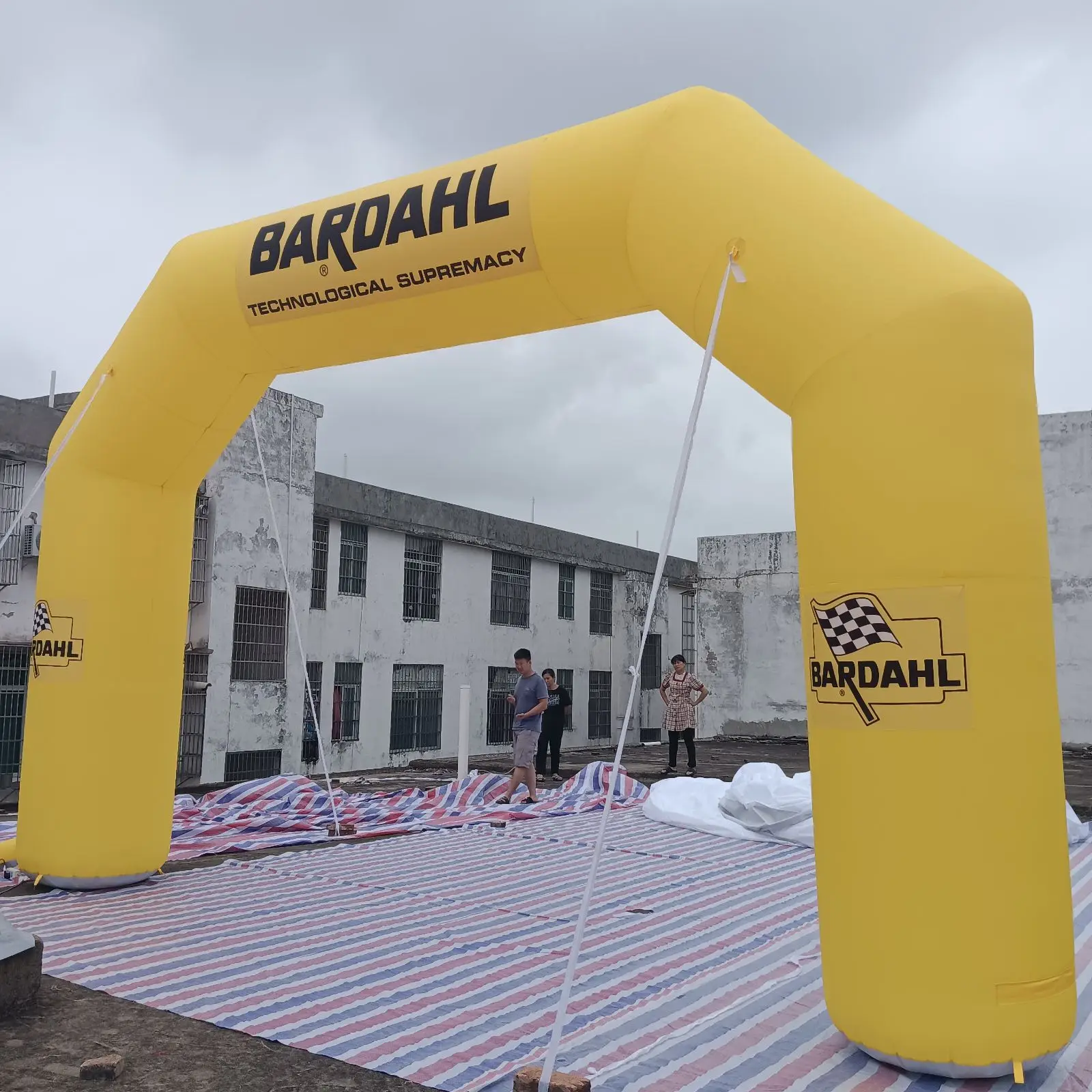 Arco inflable publicitario, arco inflable comercial personalizado de línea de estrella/acabado de Color amarillo para actividades deportivas al aire libre