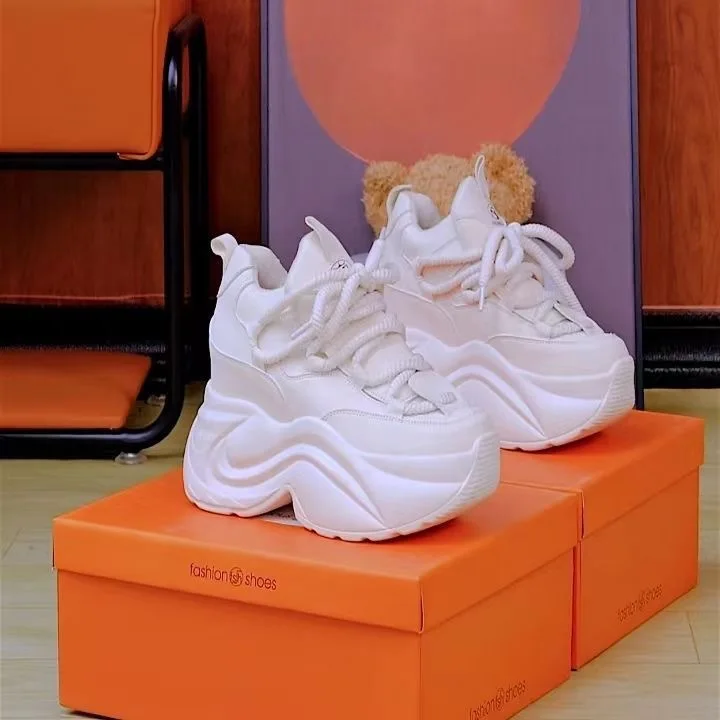 

Soft soled women's shoes with an inner height increase of 8cm new spring and autumn thick soled fashionable casual sports shoes