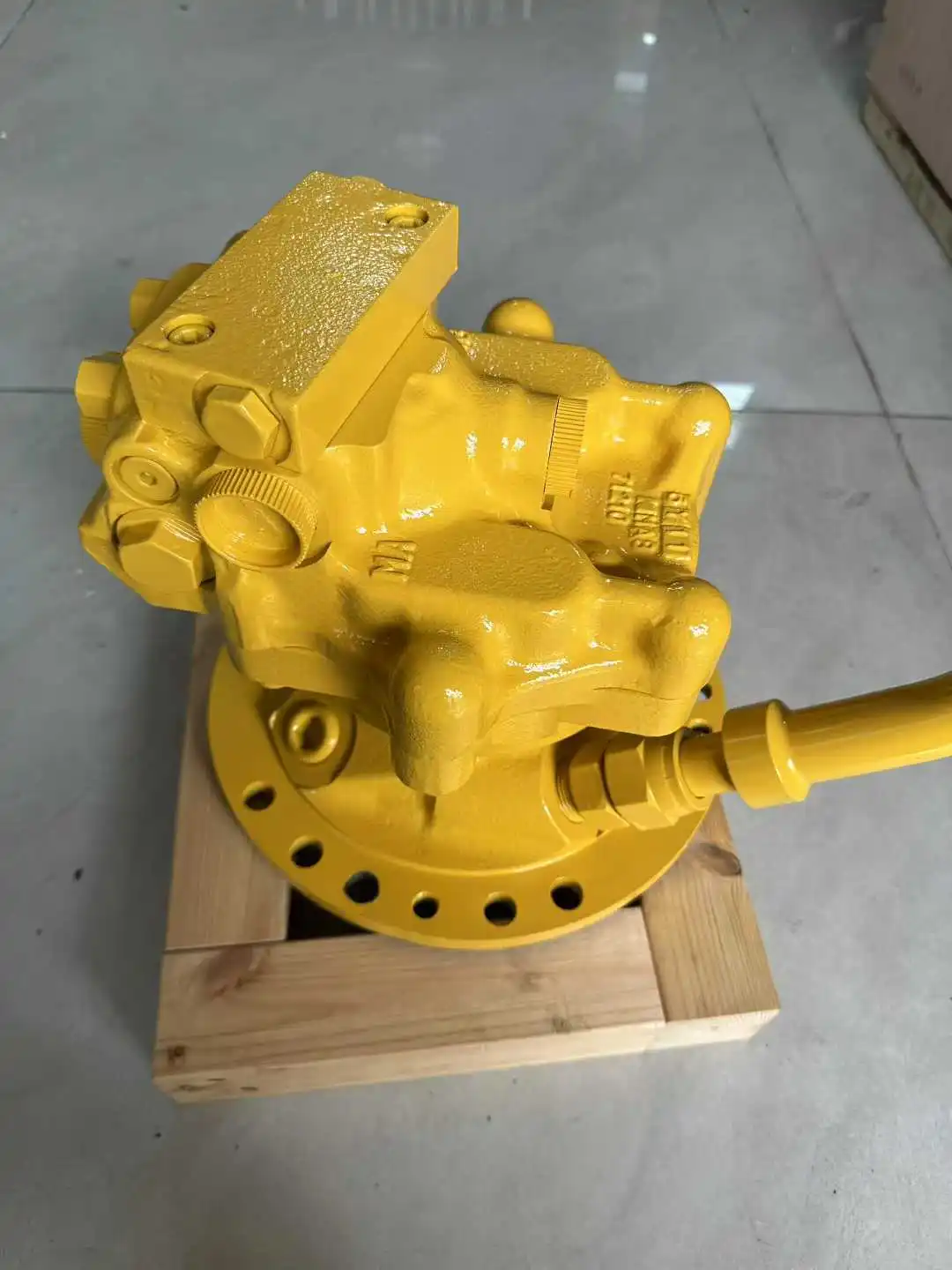 Genuine New PC120-8 PC130-8 PC130-7 Excavator Swing Motor Slew Motor Device PC130-8MO Hydraulic Rotary Drive Motor