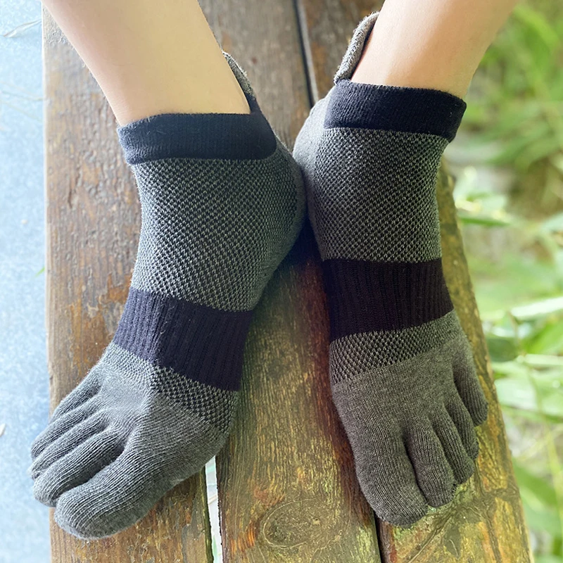 كبير حجم كبير تو الجوارب الرياضة مان شبكة تنفس ضغط امتصاص العرق اللياقة البدنية مطاطا خمسة أصابع الكاحل الجوارب طالب