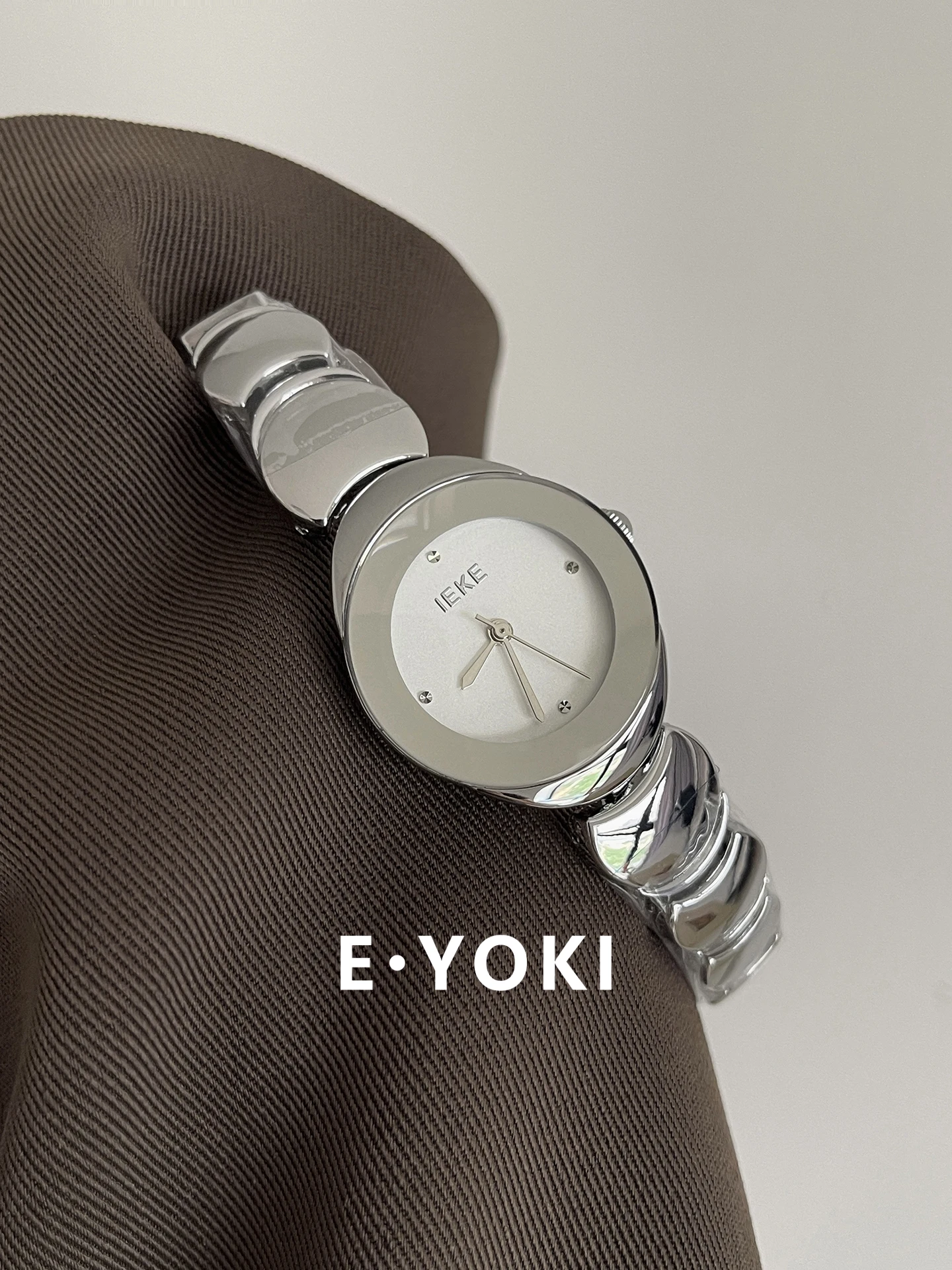 

Round small silver watch bracelet luxury watch women's versatile temperament quartz ladies watch luxury