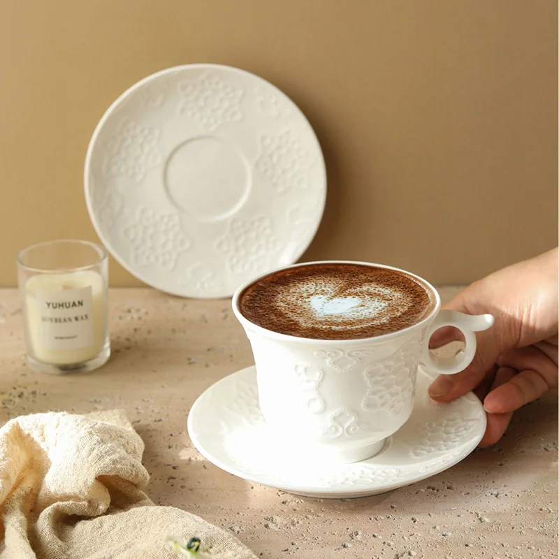 エレガントなヨーロッパスタイルのセラミックコーヒーカップとプレートセット、朝食カップ、マークカップ、アフタヌーンティー、白い磁器、汎用