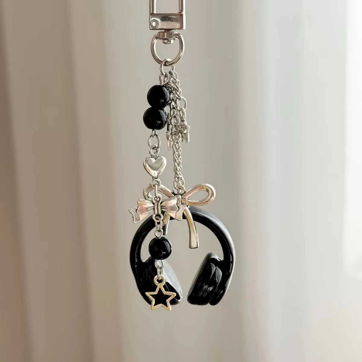 Y2k Gothic Headphone Keychain Silver Metal Star Bow Beaded Tassel Charm Trendy Aesthetic Bag Pendant For Teen Girls Best Friend image 3