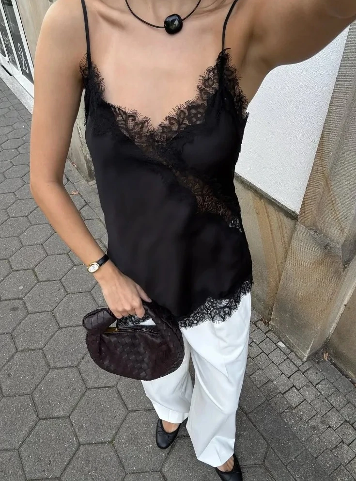 

Новая женская укороченная майка с открытой спиной, кружевным V-образным вырезом, сексуальная, в стиле пэчворк, летняя модная футболка Y2K 2026