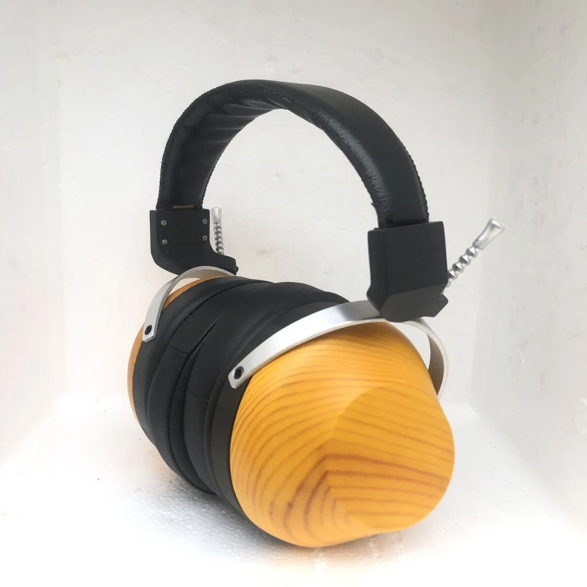 

Headset wired headphones, suitable for various devices, with a 60mm large dynamic diaphragm