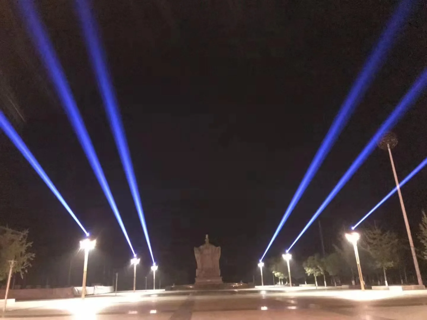 Outdoor IP65 420W DMX 16CH Waterproof Moving Head Beam Light RGBW LED And Bulb For City Stage Hotels And DJ Projects