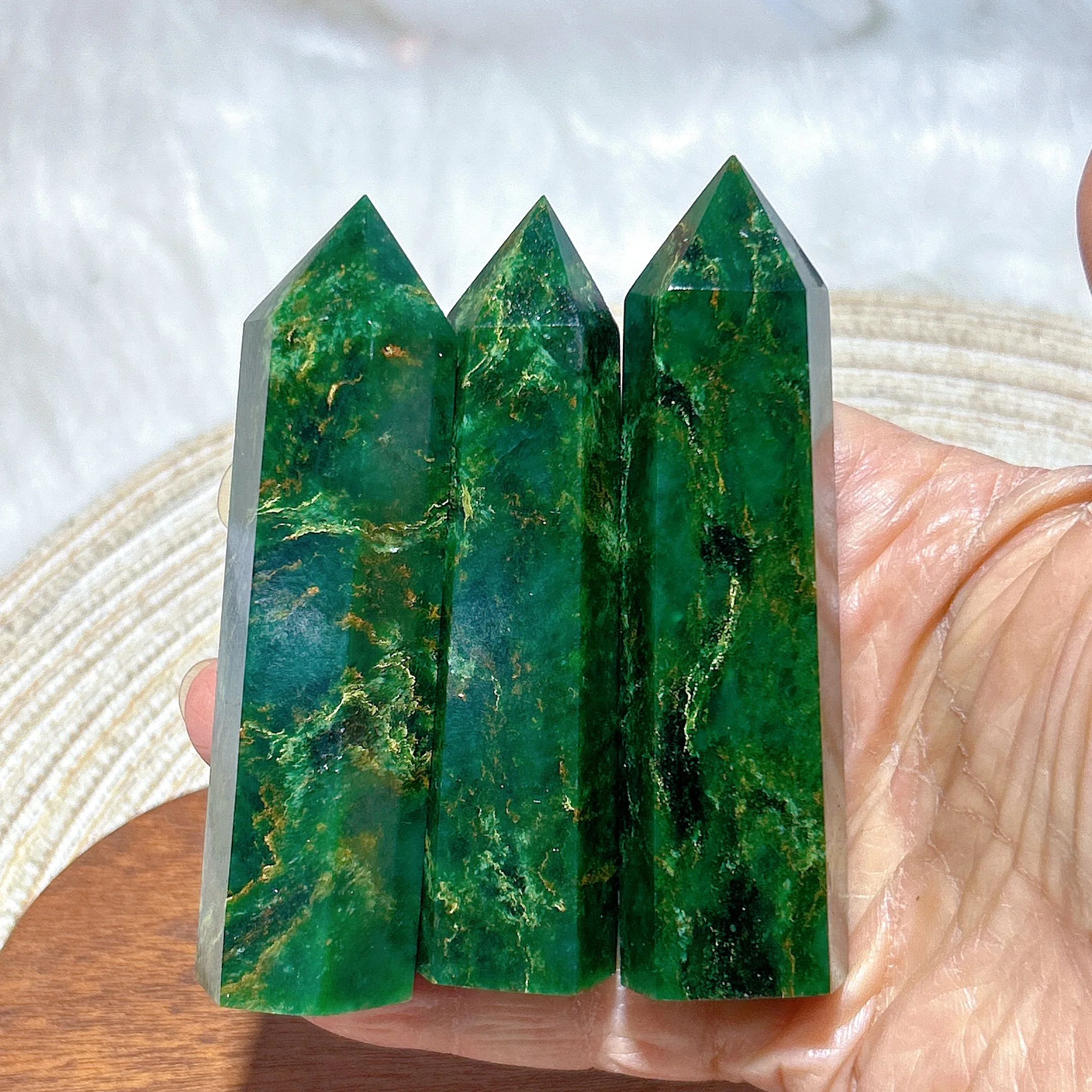Natural Crystal Emerald Tower Reiki Healing High Quality Gemstones Energy Mineral Ornament Home Decorations Room Decor Gift
