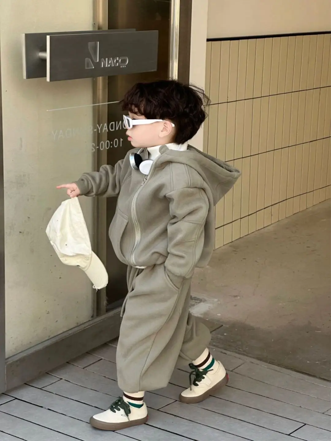 

2025 Autumn and Winter Korean Edition Preschool Children's Plush Thick Solid Color Fashion Simple Hoodie Pants Two Piece Set