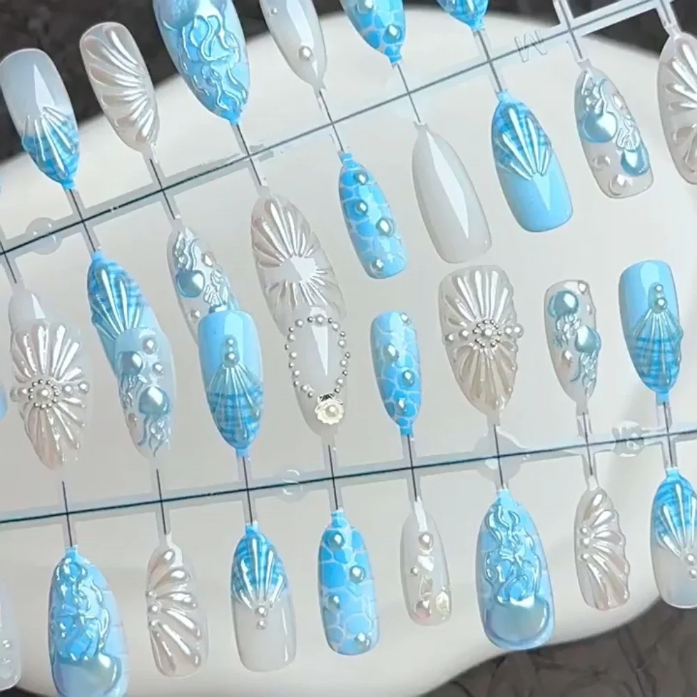 30 pçs azul praia imprensa em unhas arte com concha pérola design dicas de unhas falsas reutilizáveis conjuntos de unhas falsas de amêndoa de comprimento médio