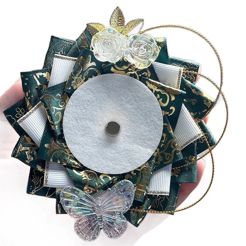 1 Stück Rosetten-Abzeichenhalter, klarer Kristall-Schmetterlings-Rosen-Schleifen-Ornament, DIY Y2K Itabag Pin Display Brosche Accessoire für Anime-Fans – Detail 7
