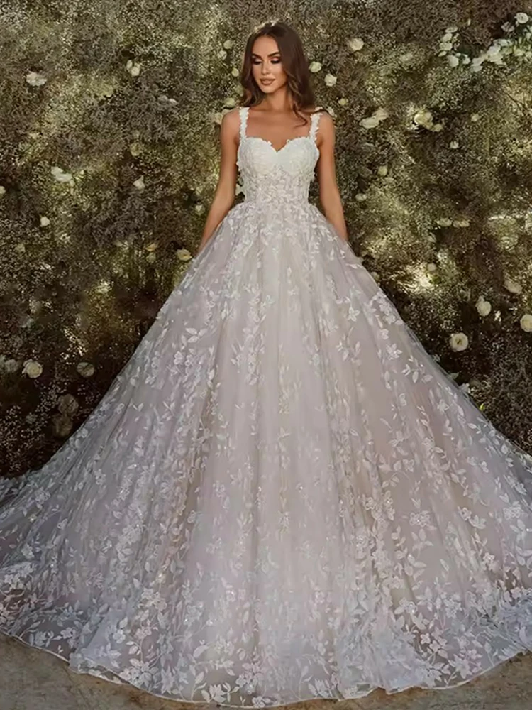 魅力的なウェディングドレス オーガンザ 刺繍入り ボールガウン アップリケ ノースリーブ ストラップレス 花嫁ドレス カスタマイズされた Vestido De Novia