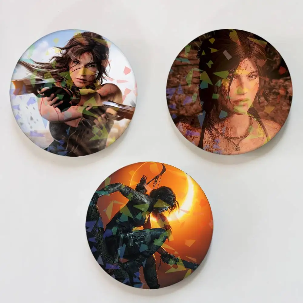 Lindo L-Lara Croft láser botón Pins mochila ropa decoración broche ficción insignia joyería regalos