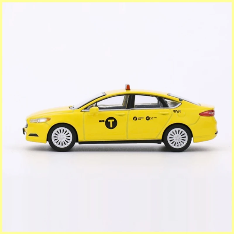 596 モデル 1/64 スケールフォードモンデ​​オ/フュージョンタクシー合金車モード静的装飾グッズギフトおもちゃ