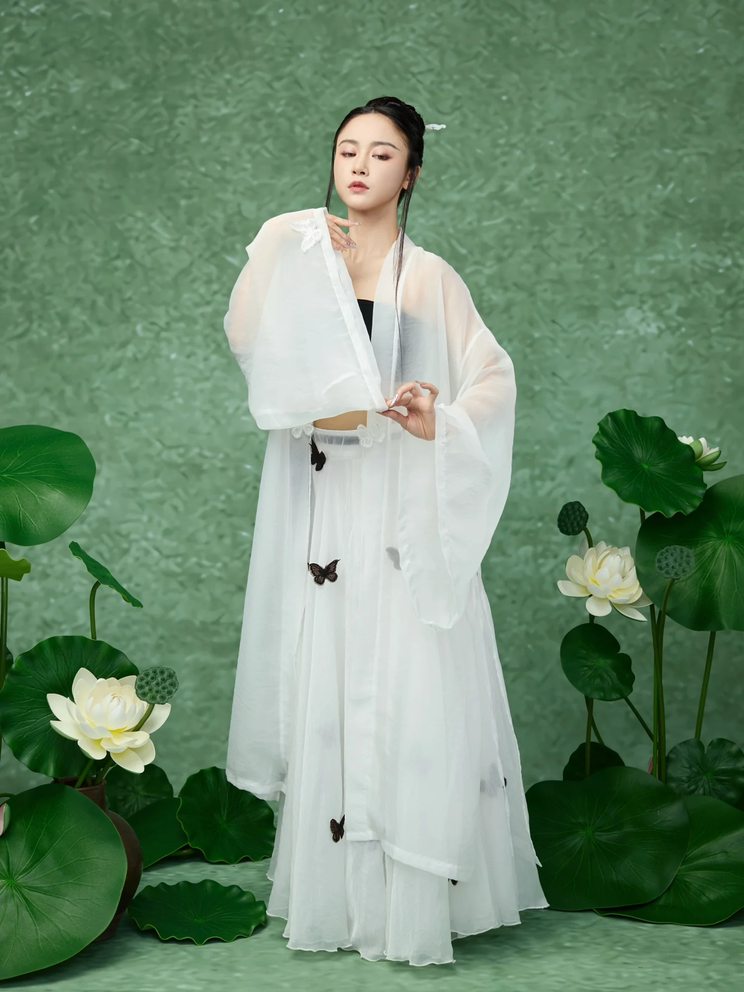 

Белый тюлевый комплект с юбкой для танцевальных выступлений: сказочный, струящийся наряд в традиционном китайском стиле